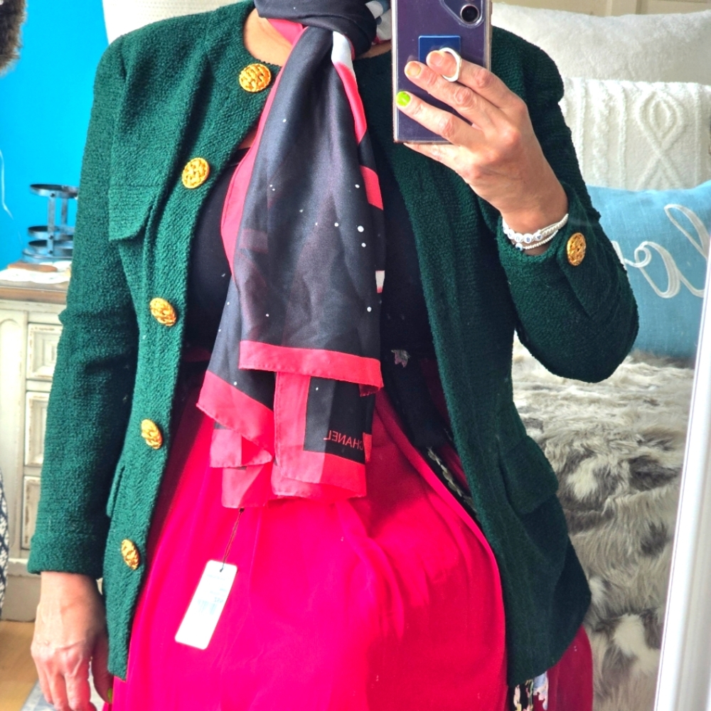 CHANEL Black and Red Scarf - Picture 4 of 17